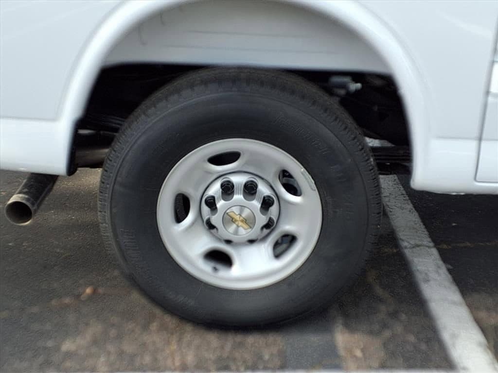 2026 Chevrolet Express Cargo - Image 4
