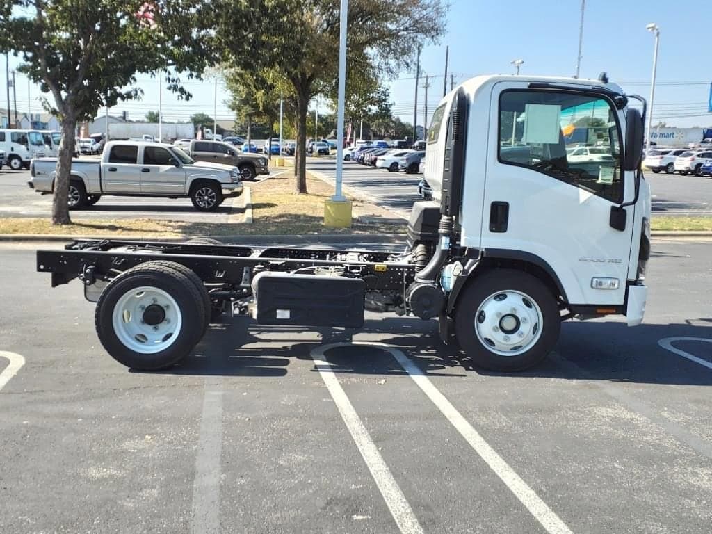 2025 Chevrolet Low Cab Forward 5500 XD - Image 3