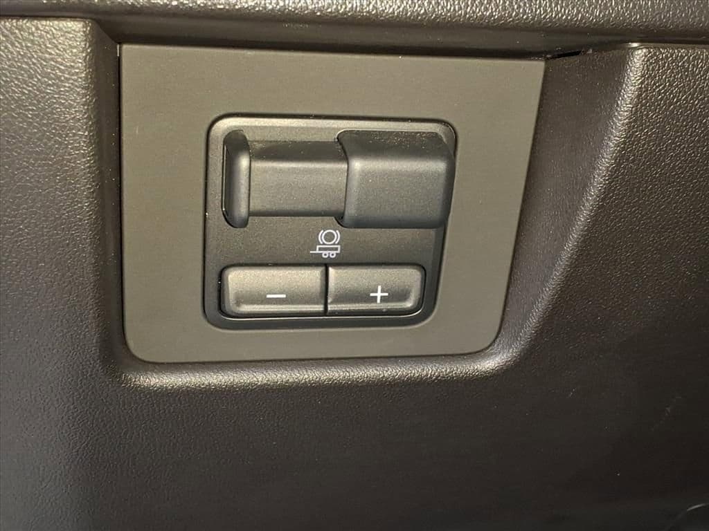 2024 Chevrolet Colorado - Image 15