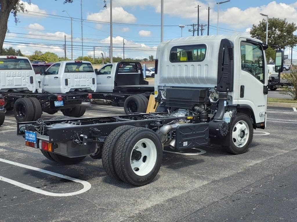 2025 Chevrolet Low Cab Forward 5500 XD - Image 4
