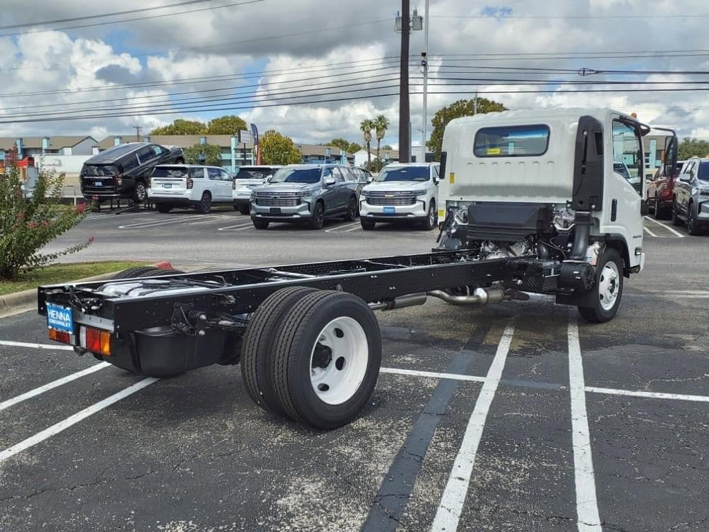 2025 Chevrolet Low Cab Forward 4500 HG - Image 4