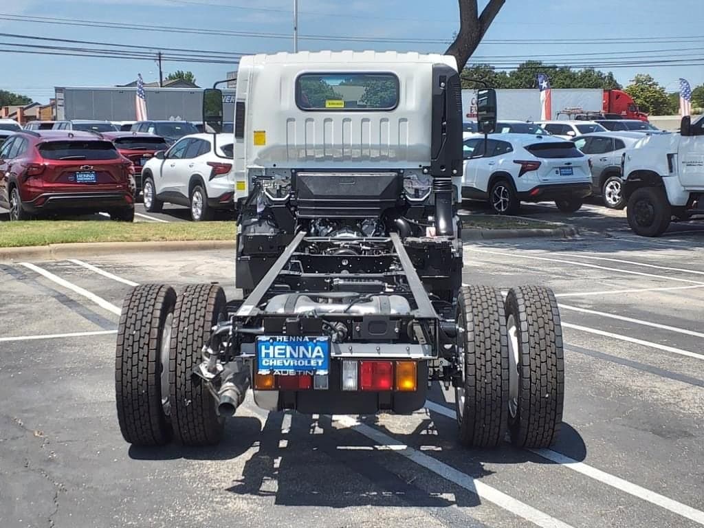 2025 Chevrolet Low Cab Forward 5500 XG - Image 5