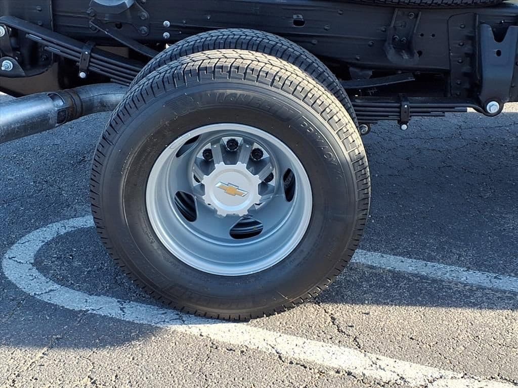 2026 Chevrolet Silverado 3500 HD Chassis Cab - Image 4