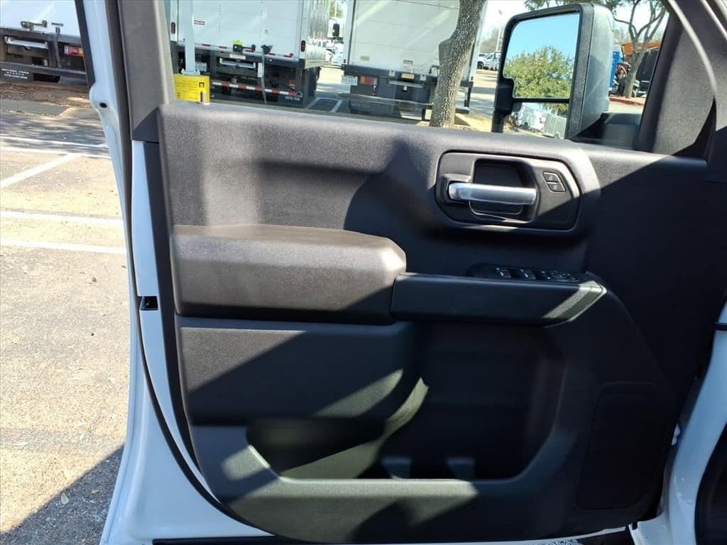 2026 Chevrolet Silverado 3500 HD Chassis Cab - Image 13