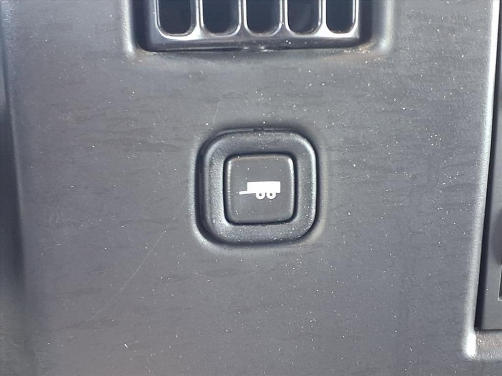 2025 Chevrolet Express Cutaway 3500 - Image 8