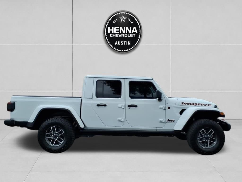 2025 Jeep Gladiator - Image 4