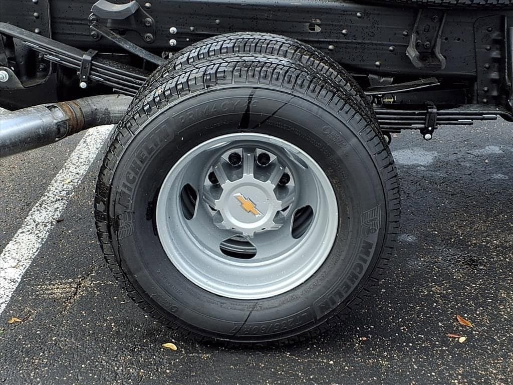 2026 Chevrolet Silverado 3500 HD Chassis Cab - Image 4