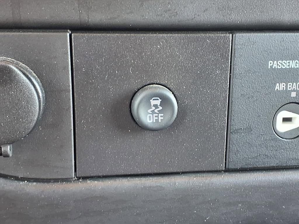 2025 Chevrolet Express Cutaway 3500 - Image 9