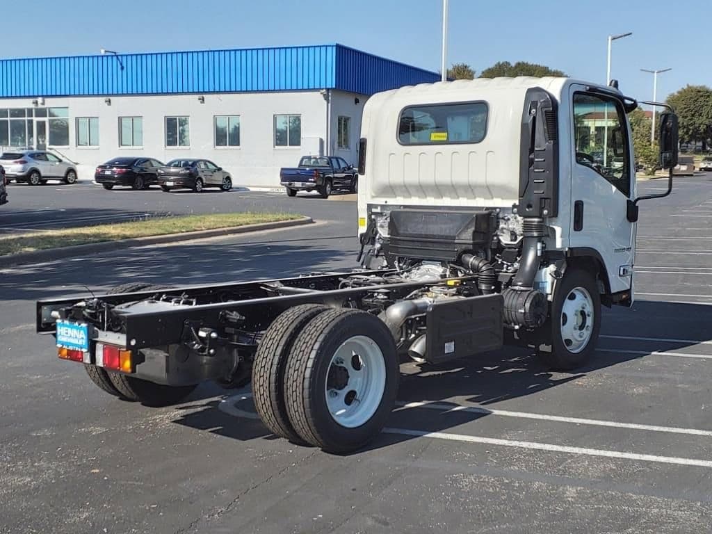2025 Chevrolet Low Cab Forward 5500 XD - Image 4