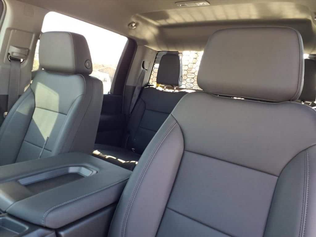 2026 Chevrolet Silverado 3500 HD Chassis Cab - Image 24