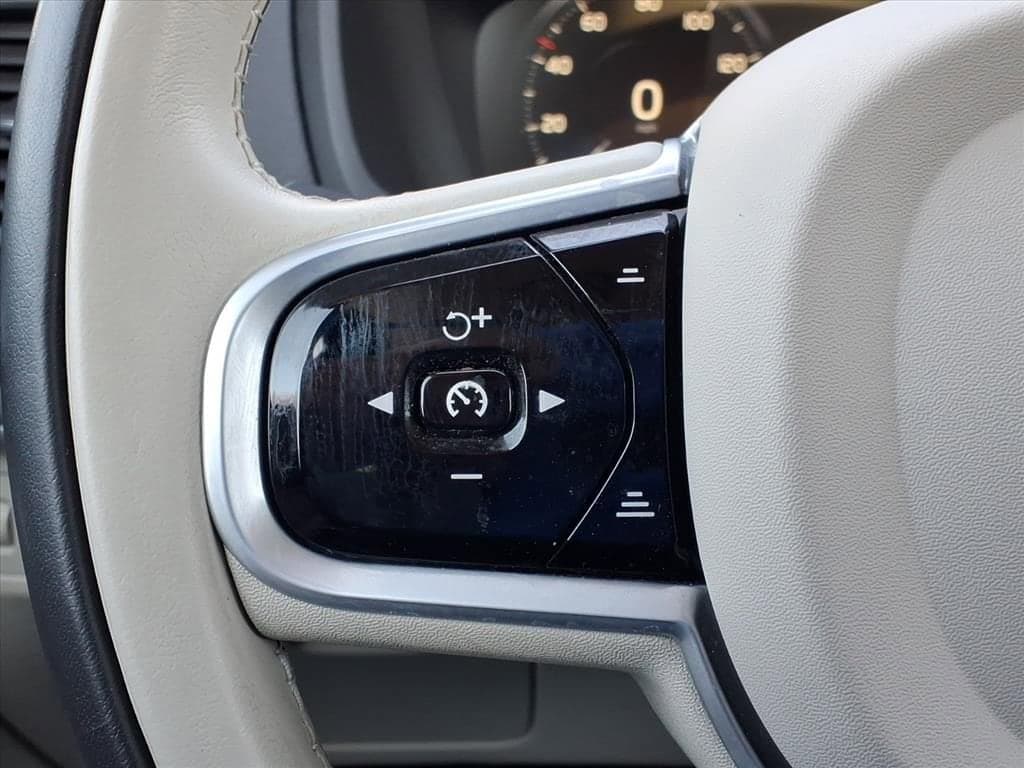 2020 Volvo XC90 - Image 32