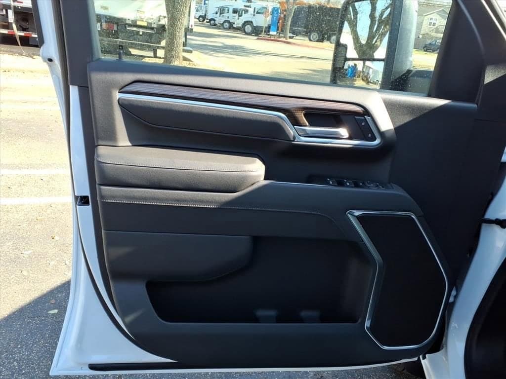 2026 Chevrolet Silverado 3500 HD Chassis Cab - Image 11