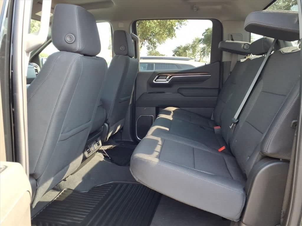 2026 Chevrolet Silverado 1500 - Image 10