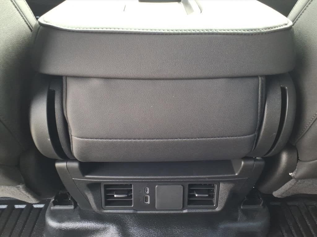 2026 Chevrolet Silverado 3500 HD Chassis Cab - Image 17