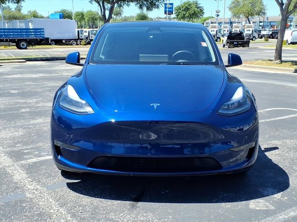 2025 Tesla Model Y - Image 10