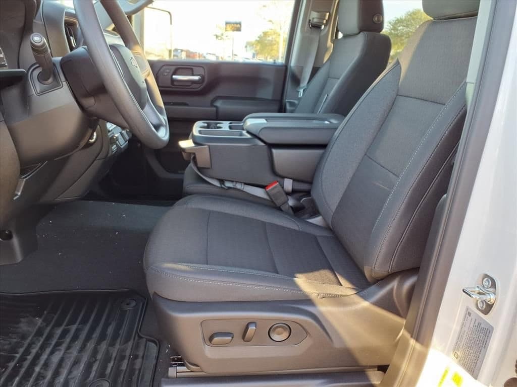 2026 Chevrolet Silverado 3500 HD Chassis Cab - Image 8