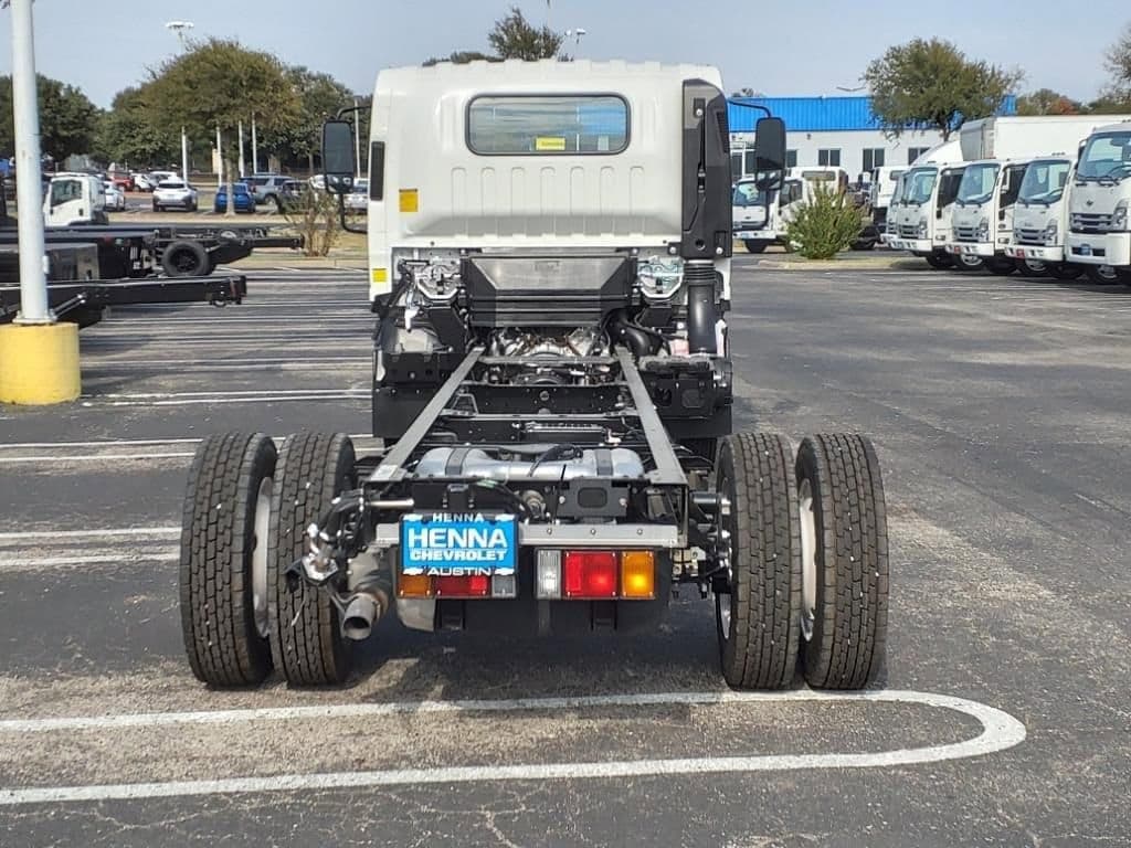 2025 Chevrolet Low Cab Forward 5500 XG - Image 5