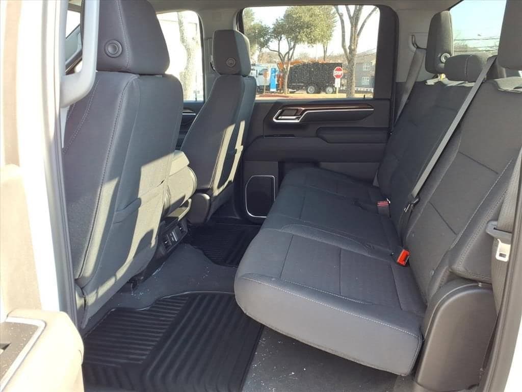 2026 Chevrolet Silverado 3500 HD Chassis Cab - Image 21