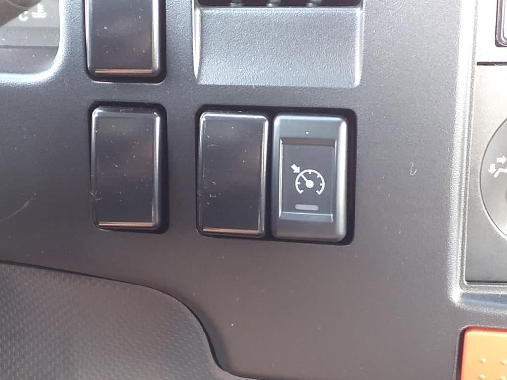 2025 Chevrolet Low Cab Forward 5500 XG - Image 10