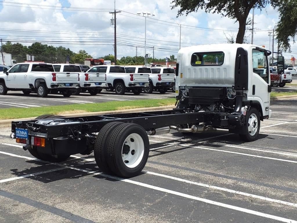2025 Chevrolet Low Cab Forward 4500 HG - Image 4