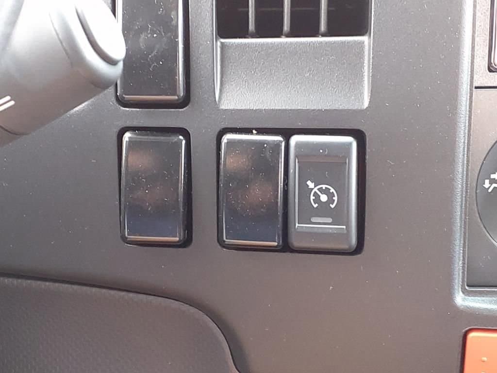 2025 Chevrolet Low Cab Forward 5500 XG - Image 11