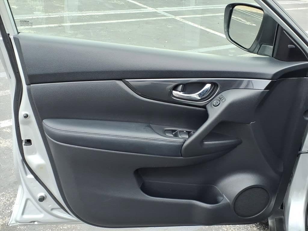 2018 Nissan Rogue - Image 13