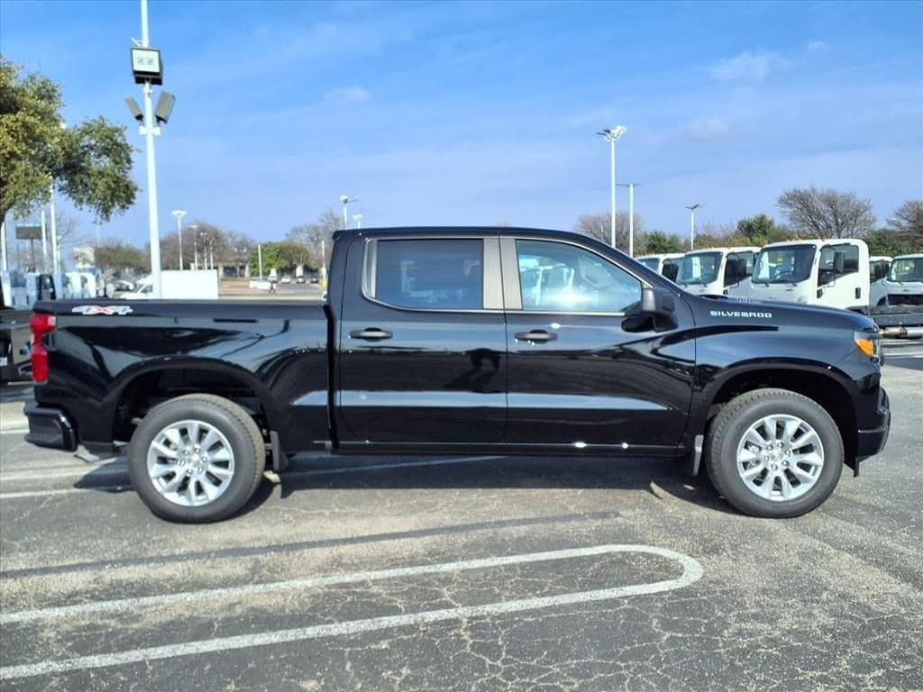 2026 Chevrolet Silverado 1500 - Image 3