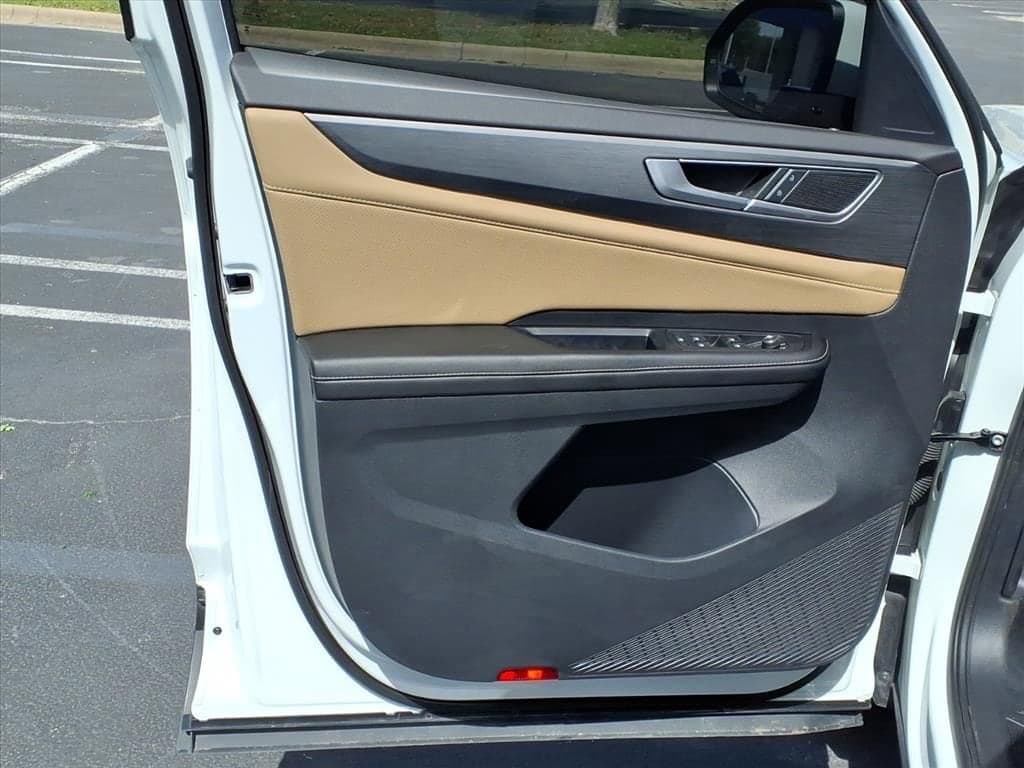 2024 Volkswagen Atlas Cross Sport - Image 13