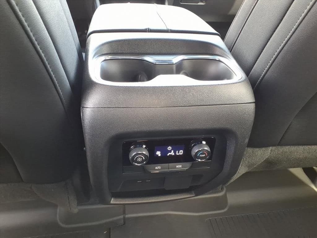 2026 Chevrolet Traverse - Image 14