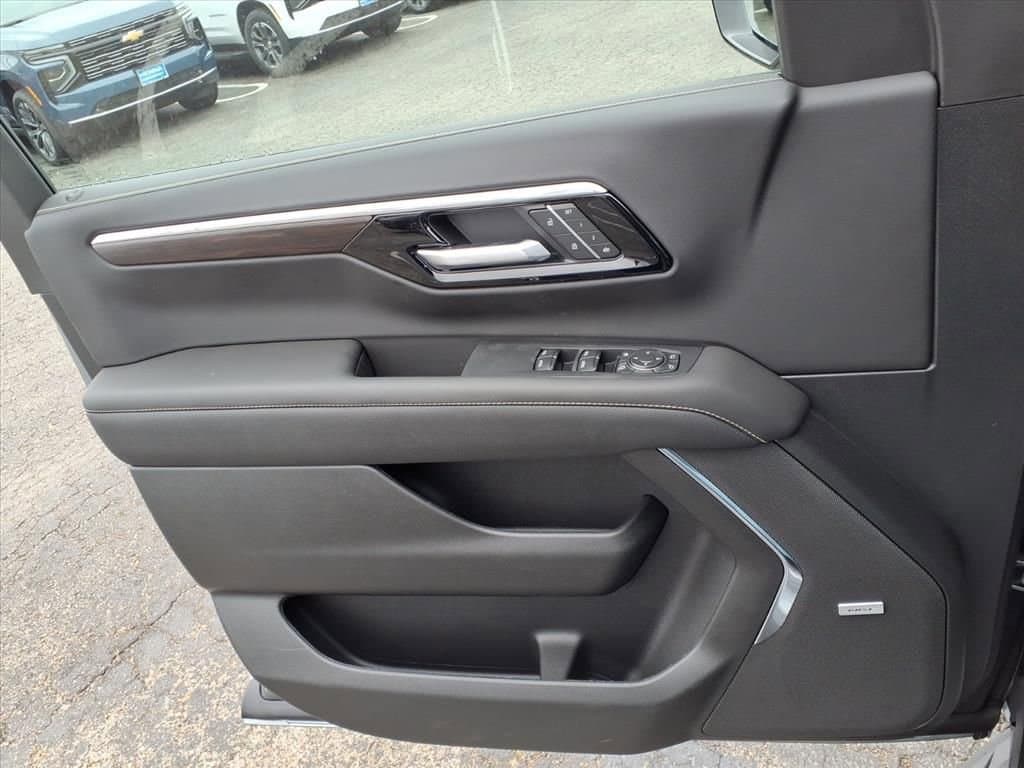 2026 Chevrolet Suburban - Image 20