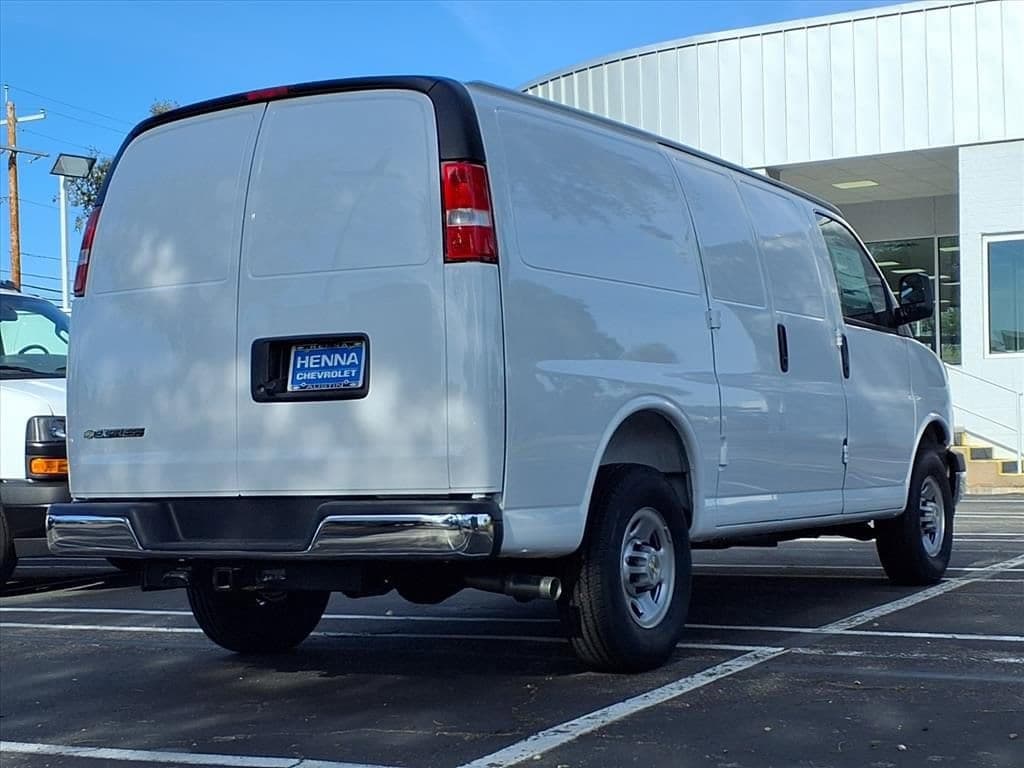 2026 Chevrolet Express Cargo - Image 5