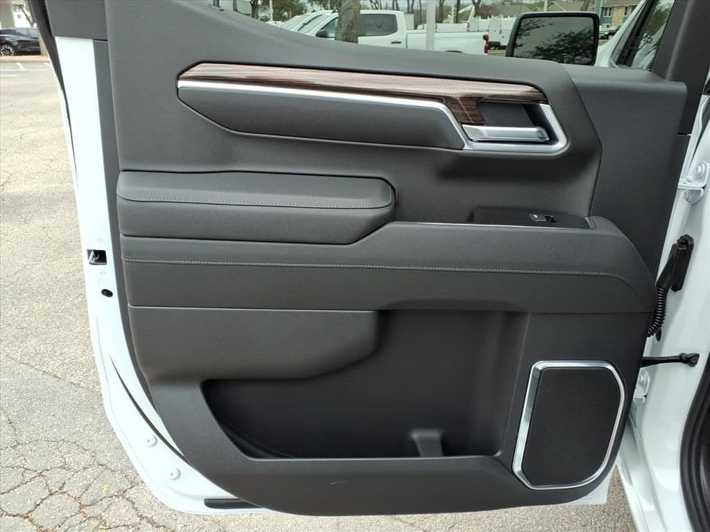 2026 Chevrolet Silverado 1500 - Image 13