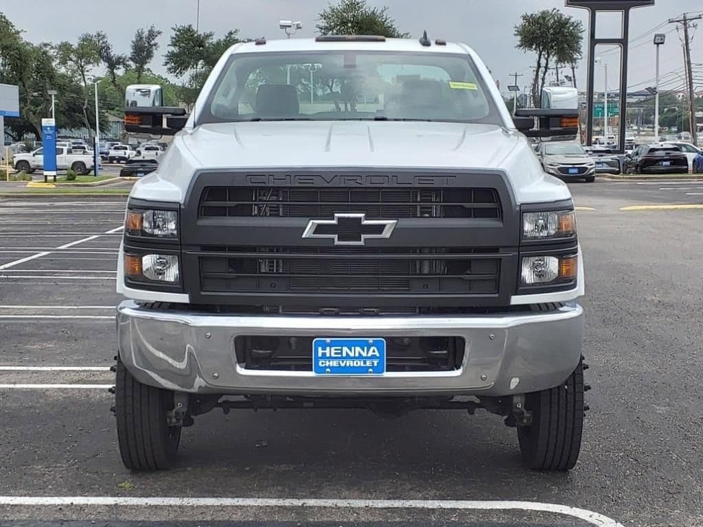 2024 Chevrolet Silverado 5500 HD - Image 2