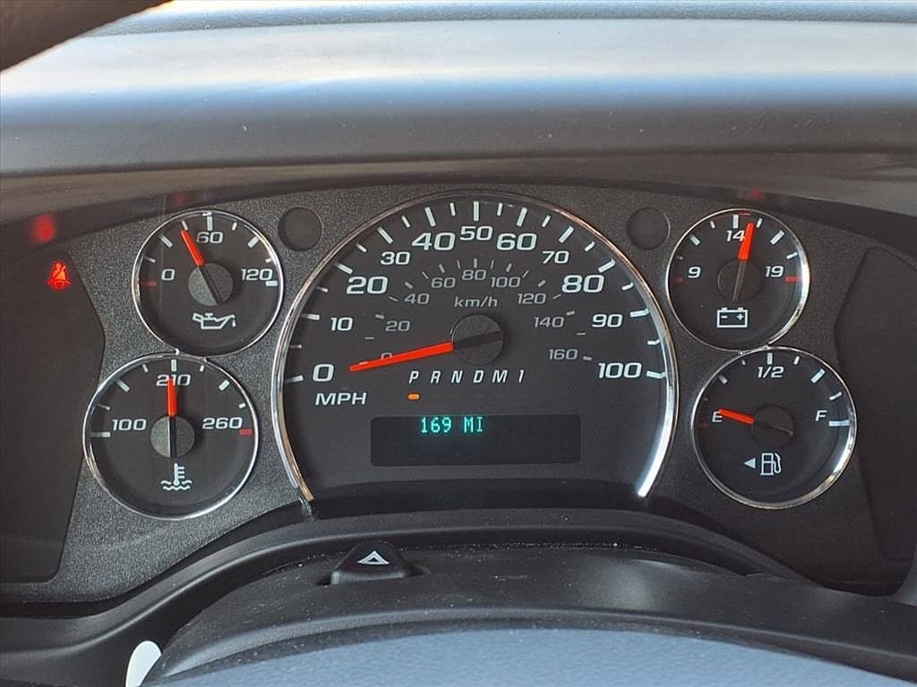 2025 Chevrolet Express Cutaway 3500 - Image 21