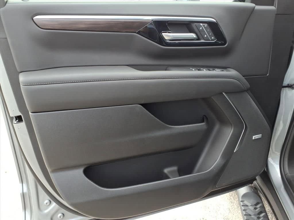 2026 Chevrolet Suburban - Image 13