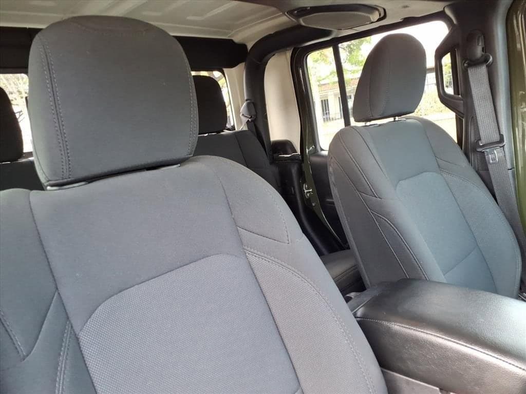 2023 Jeep Gladiator - Image 16