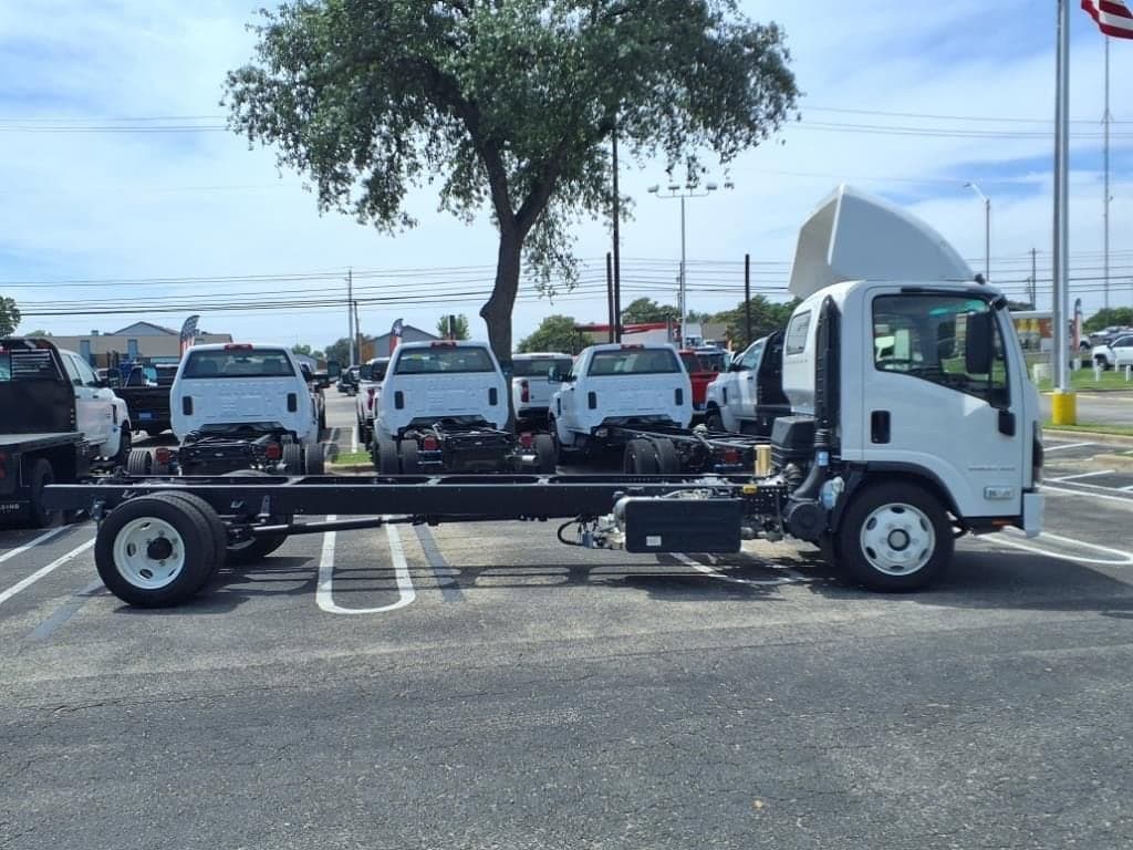 2025 Chevrolet Low Cab Forward 5500 XD - Image 3