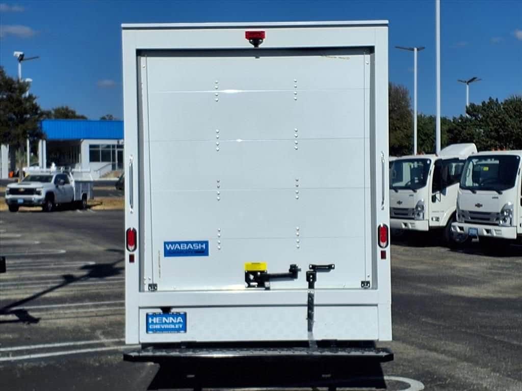 2025 Chevrolet Express Cutaway 3500 - Image 5