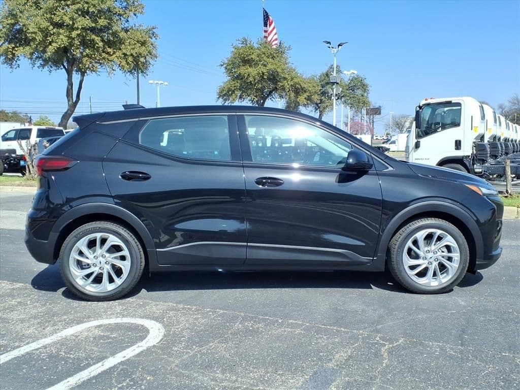 2027 Chevrolet Bolt - Image 5