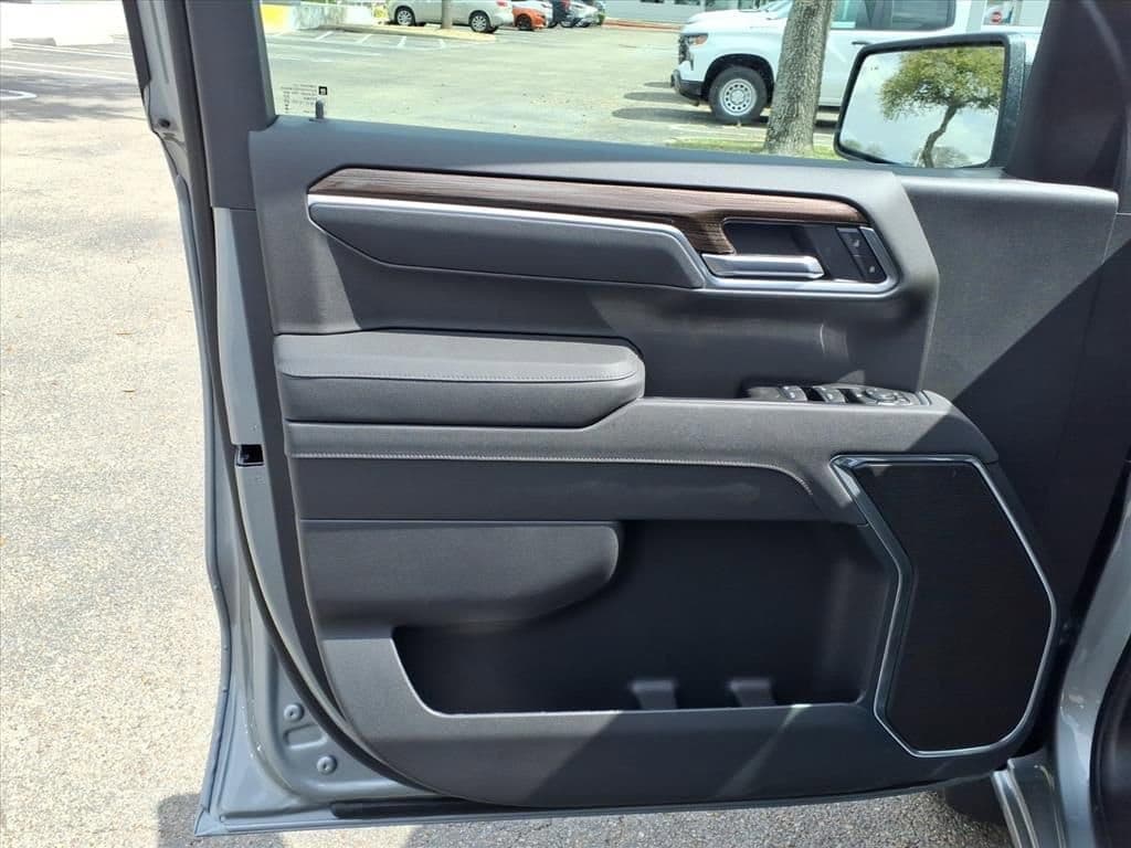2026 Chevrolet Silverado 1500 - Image 8