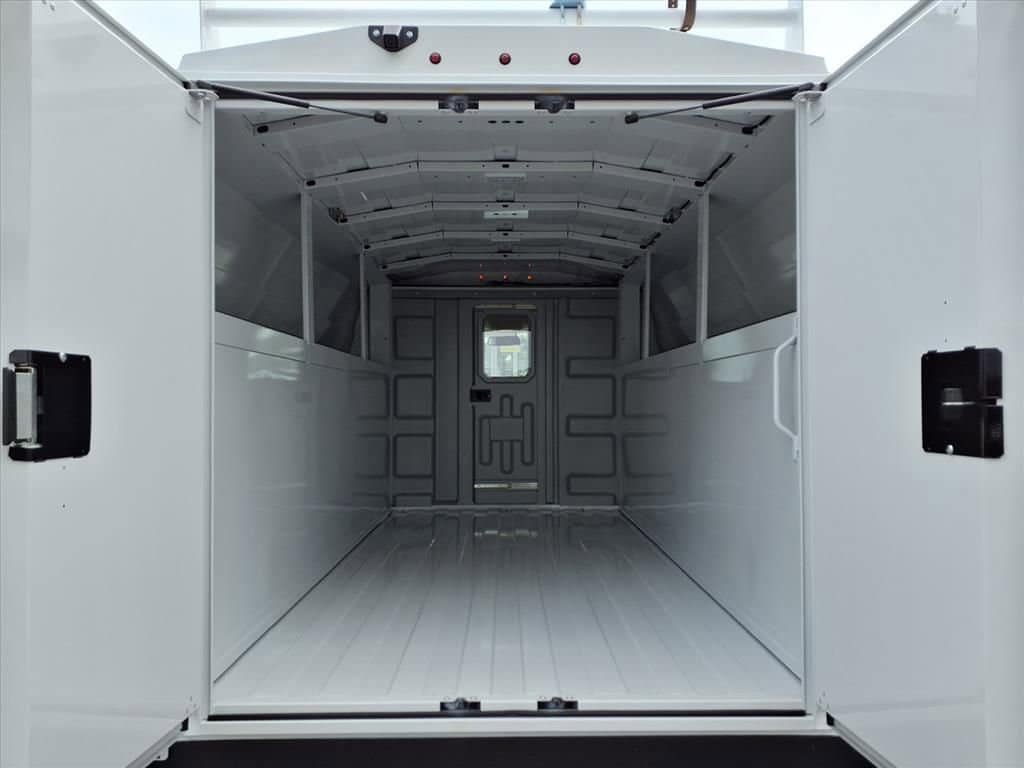 2025 Chevrolet Express Cutaway 3500 - Image 7