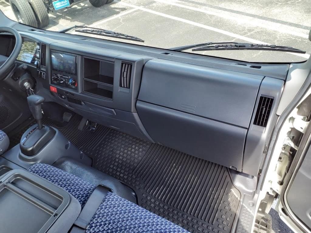 2025 Chevrolet Low Cab Forward 4500 HG - Image 18