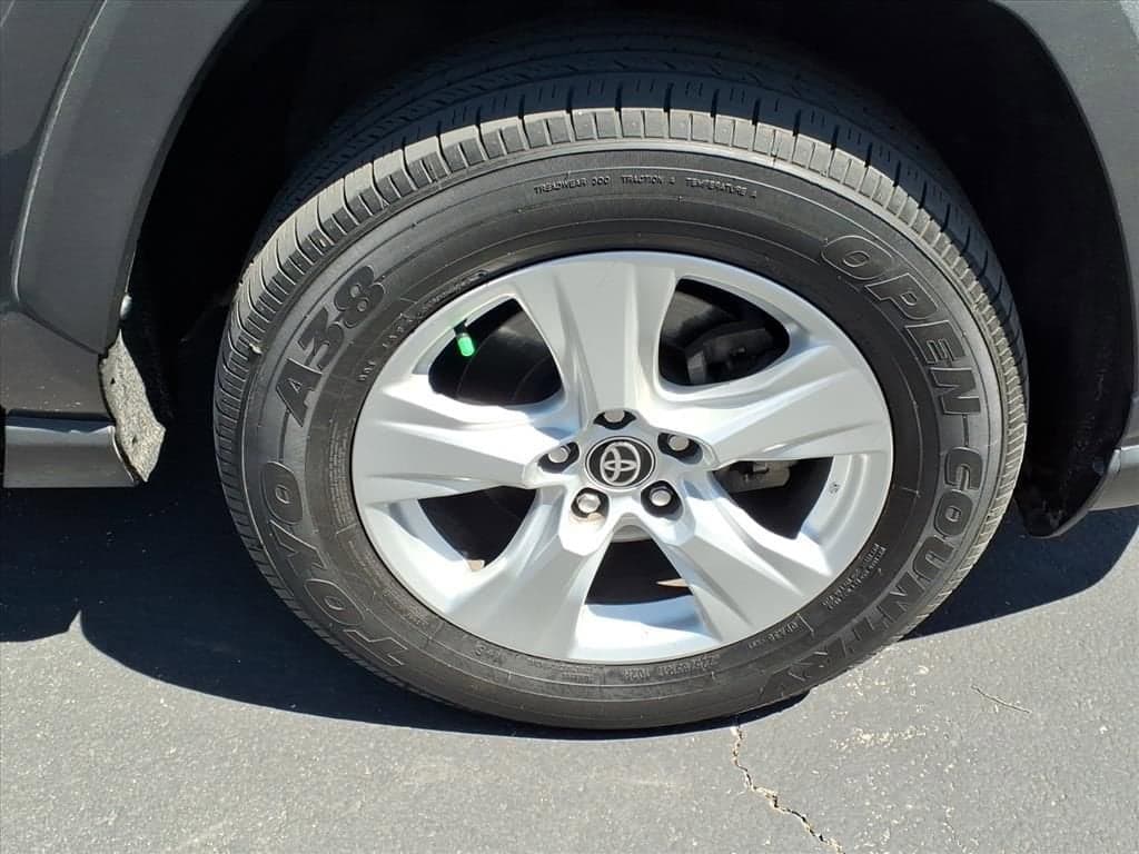 2021 Toyota RAV4 - Image 8