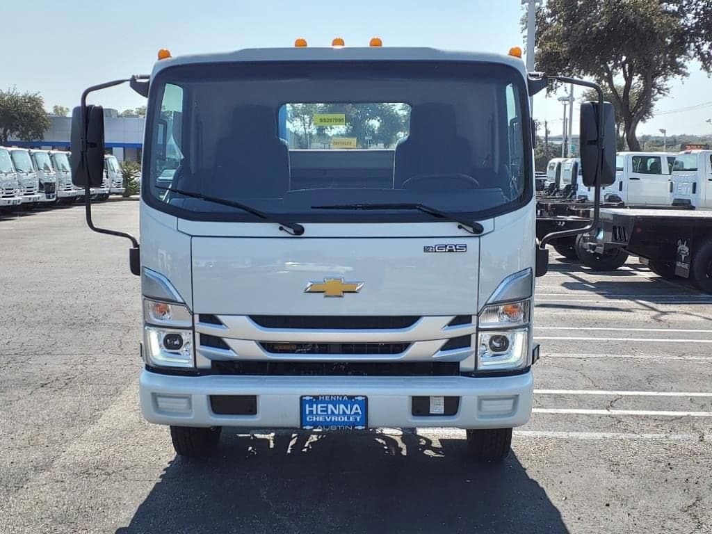 2025 Chevrolet Low Cab Forward 4500 HG - Image 2