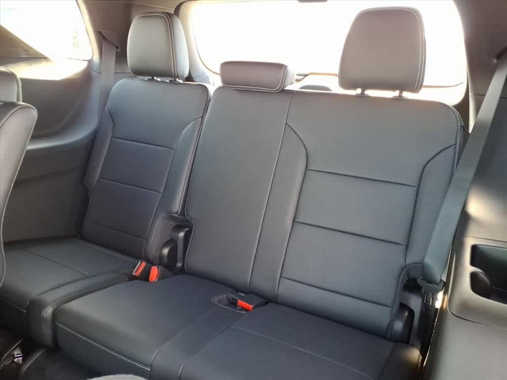 2026 Chevrolet Traverse - Image 13