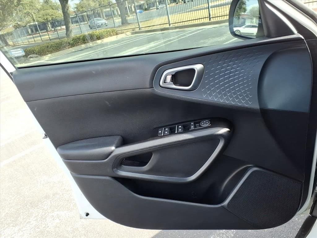 2022 Kia Soul - Image 13