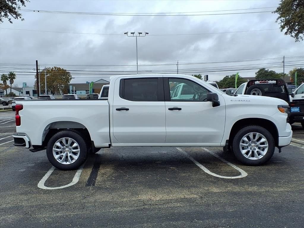 2026 Chevrolet Silverado 1500 - Image 3