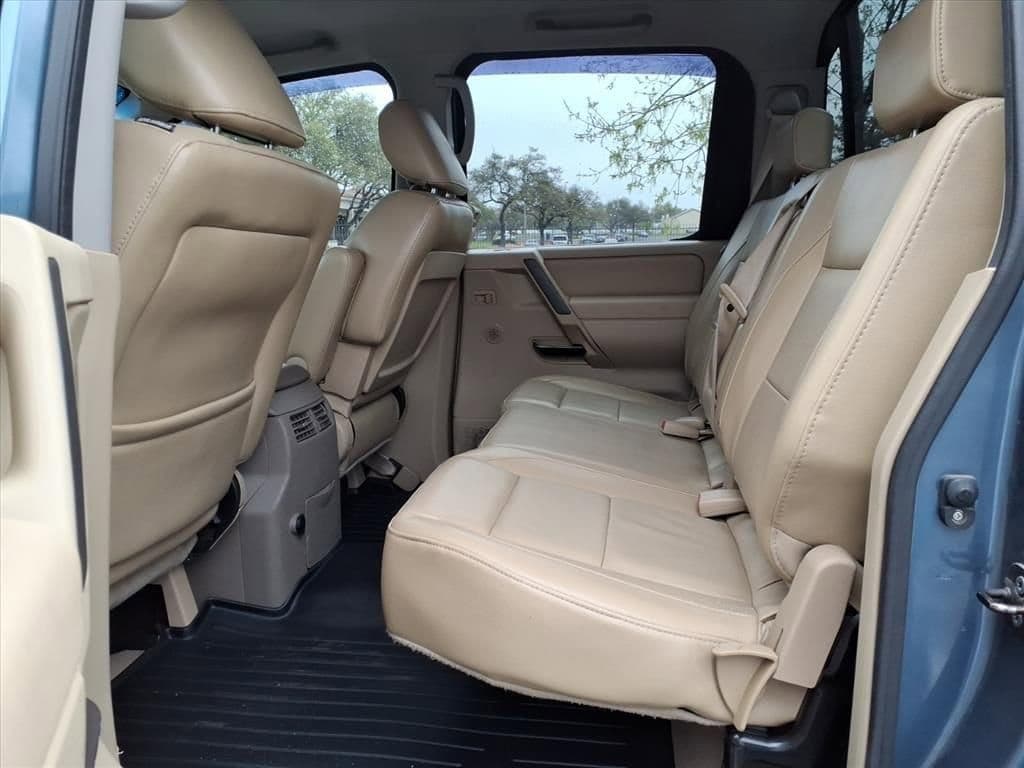 2011 Nissan Titan - Image 12