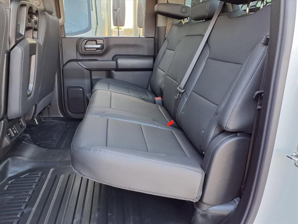 2026 Chevrolet Silverado 3500 HD Chassis Cab - Image 10