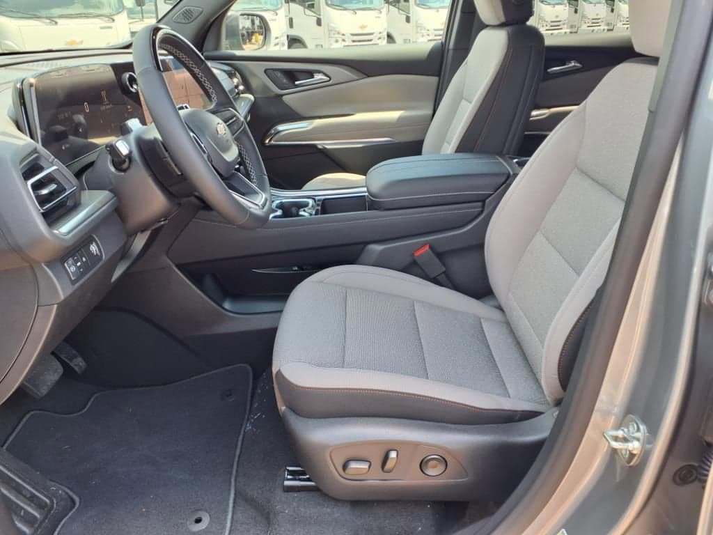 2026 Chevrolet Traverse - Image 6